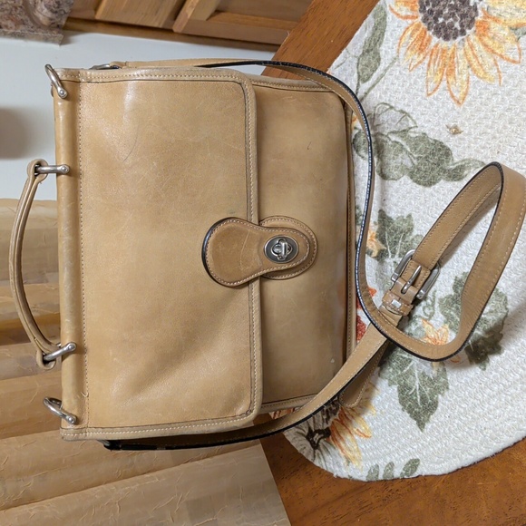 Coach Handbags - Coach Willis 9927 Bag